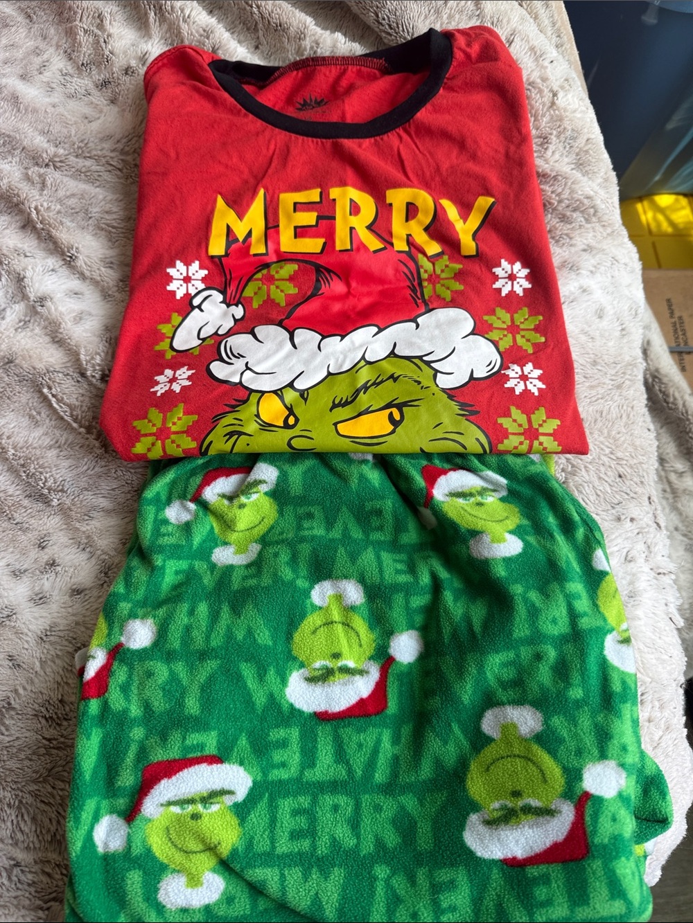 Dr. Seuss The Grinch Red Top & Green Print Pajama Set